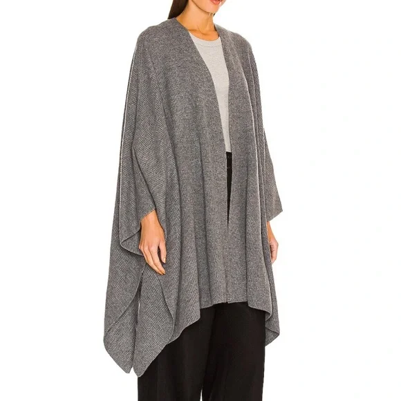 Weekend Stories Poncho - Picture 2 of 8